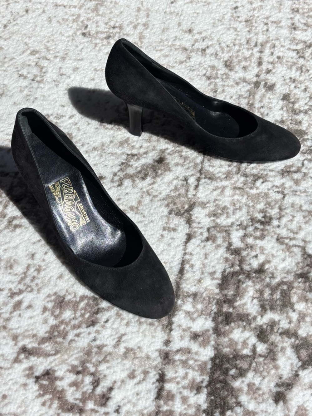 Vintage 90’s Salvatore Ferragamo Black Suede Mid-Heel Pumps - Picture 9 of 13